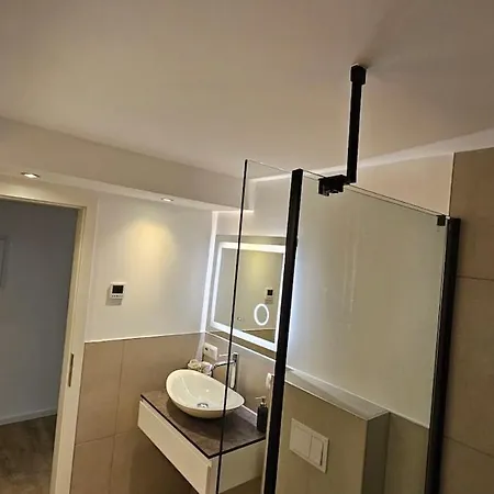 Lejlighed Stylish For Short & Long-term Niederdorla